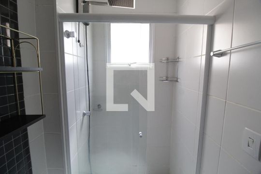Banheiro do Quarto 3 de apartamento para alugar com 3 quartos, 70m² em Laranjeiras, Uberlândia
