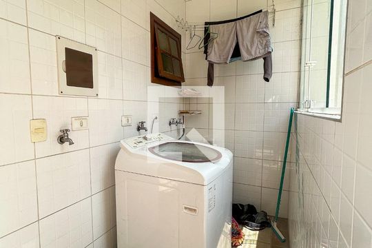 Área de Serviço de casa à venda com 5 quartos, 300m² em Jardim Los Angeles, São Paulo
