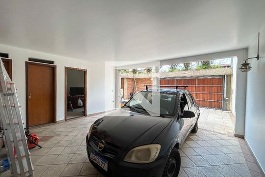 Garagem de casa à venda com 5 quartos, 300m² em Jardim Los Angeles, São Paulo
