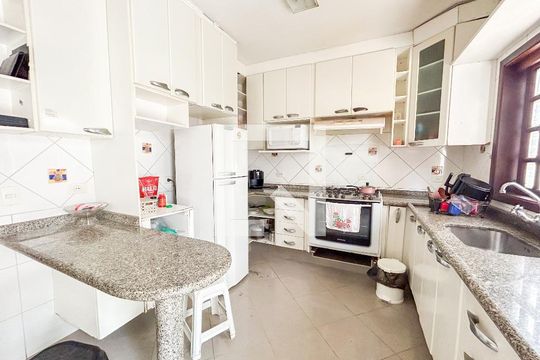 Cozinha de casa à venda com 5 quartos, 300m² em Jardim Los Angeles, São Paulo