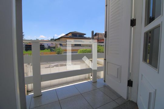 Sacada da suíte 1 de casa à venda com 4 quartos, 600m² em Interlagos, São Paulo