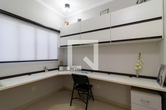 Escritório de casa à venda com 4 quartos, 270m² em Parque das Universidades, Campinas