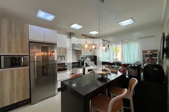 Cozinha de casa de condomínio para alugar com 3 quartos, 320m² em Jardim Res. Suzano, Suzano