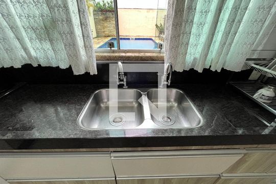 Cozinha de casa de condomínio para alugar com 3 quartos, 320m² em Jardim Res. Suzano, Suzano