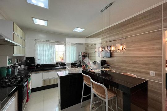 Cozinha de casa de condomínio para alugar com 3 quartos, 320m² em Jardim Res. Suzano, Suzano