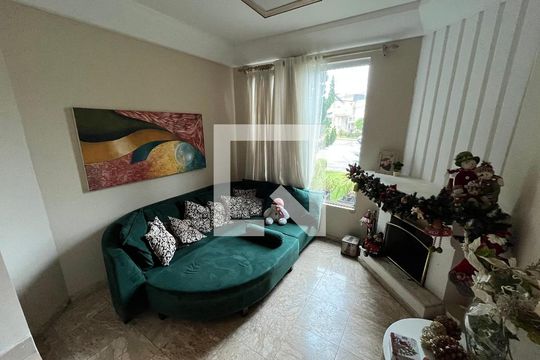 Sala de casa de condomínio para alugar com 3 quartos, 320m² em Jardim Res. Suzano, Suzano