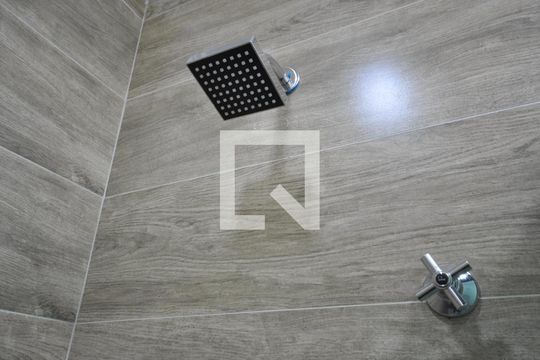 Banheiro Social de apartamento para alugar com 2 quartos, 65m² em Parque Novo Mundo, São Paulo