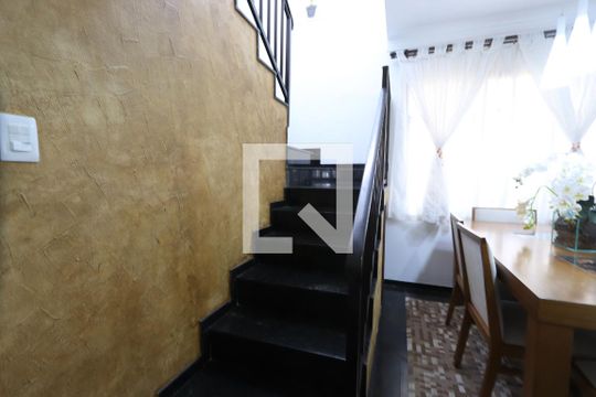 Escadas de casa à venda com 3 quartos, 100m² em Vila Zelina, São Paulo