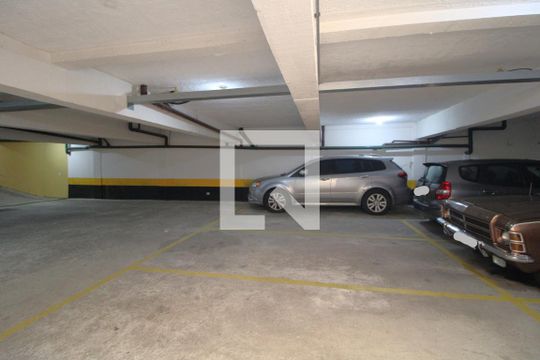 Garagem de casa à venda com 3 quartos, 71m² em Vila Campo Grande, São Paulo