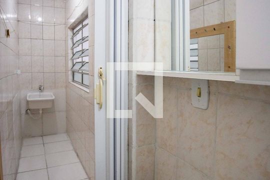 Banheiro de casa para alugar com 1 quarto, 40m² em Conjunto Residencial Sanko, Diadema