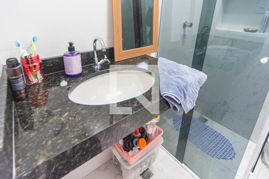 Banheiro de apartamento à venda com 2 quartos, 96m² em Vila Guarará, Santo André