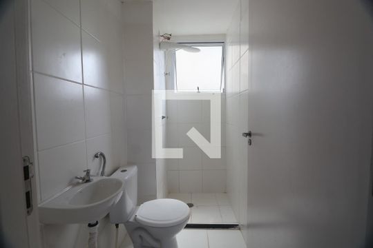 Banheiro de apartamento à venda com 2 quartos, 42m² em Mato Grande, Canoas
