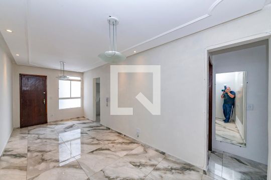 Sala de apartamento para alugar com 3 quartos, 90m² em Padre Eustáquio, Belo Horizonte