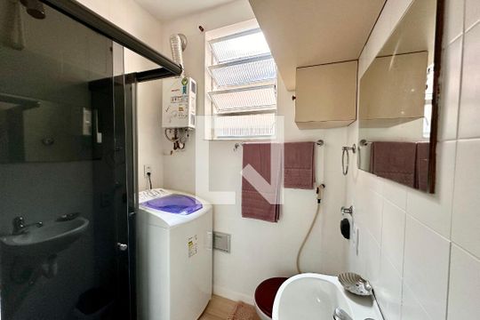 Banheiro de apartamento para alugar com 1 quarto, 22m² em Catete, Rio de Janeiro