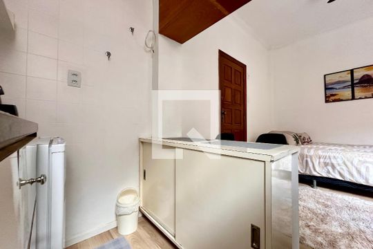 Cozinha de apartamento para alugar com 1 quarto, 22m² em Catete, Rio de Janeiro