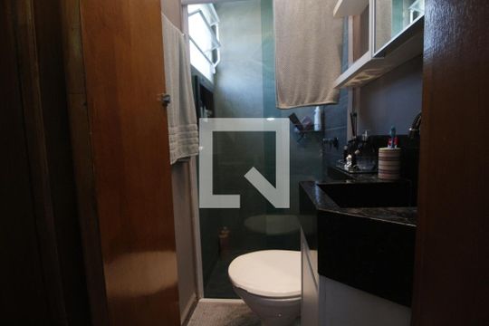 Banheiro da Suíte de casa de condomínio à venda com 2 quartos, 68m² em Vila Carrão, São Paulo