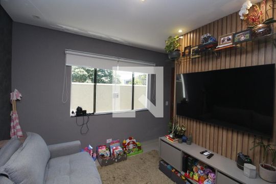 Sala de TV de casa de condomínio à venda com 2 quartos, 68m² em Vila Carrão, São Paulo