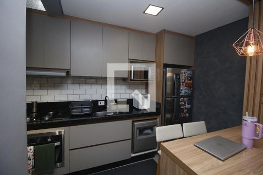 Cozinha e Área de Serviço de casa de condomínio à venda com 2 quartos, 68m² em Vila Carrão, São Paulo
