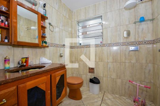Banheiro Social 1 de casa à venda com 4 quartos, 193m² em Jardim Flor da Montanha, Guarulhos