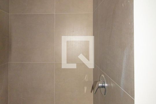 Banheiro de kitnet/studio à venda com 1 quarto, 38m² em Centro, Canoas