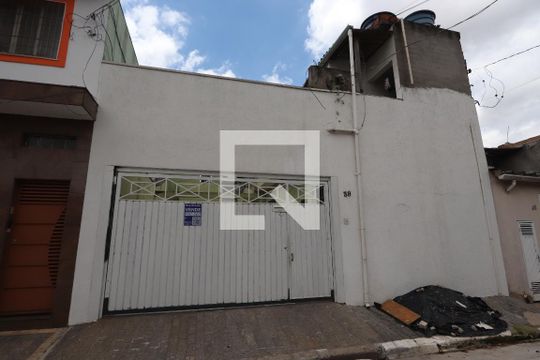 Fachada de casa à venda com 6 quartos, 220m² em Parque Tomas Saraiva, São Paulo