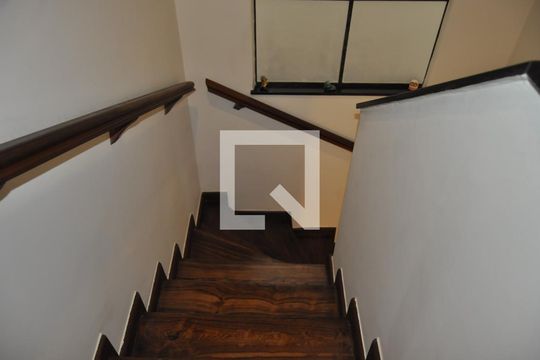 Escada de casa de condomínio à venda com 4 quartos, 200m² em Engenho Novo, Rio de Janeiro