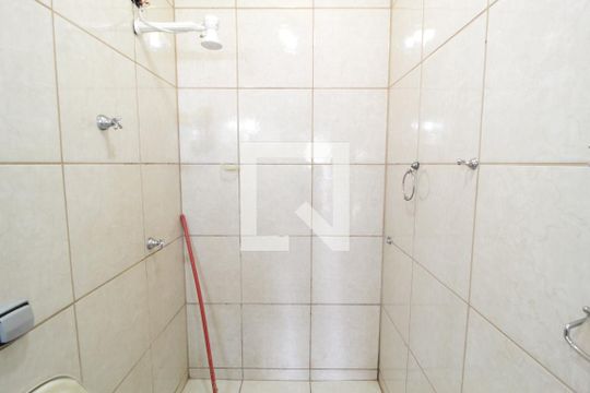 Banheiro 2 de casa para alugar com 1 quarto, 250m² em Chácaras Tubalina E Quartel, Uberlândia