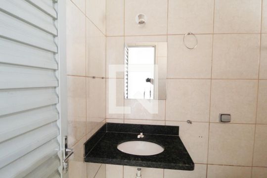 Banheiro de casa para alugar com 1 quarto, 250m² em Chácaras Tubalina E Quartel, Uberlândia
