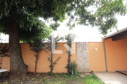 Área Externa de casa para alugar com 1 quarto, 250m² em Chácaras Tubalina E Quartel, Uberlândia