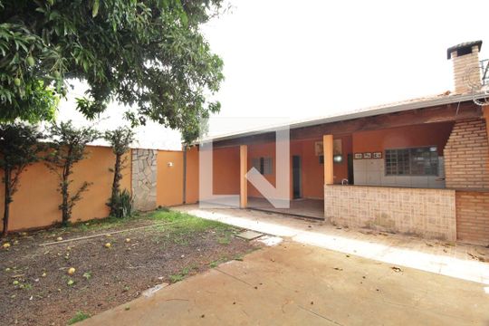 Área Externa de casa para alugar com 1 quarto, 250m² em Chácaras Tubalina E Quartel, Uberlândia