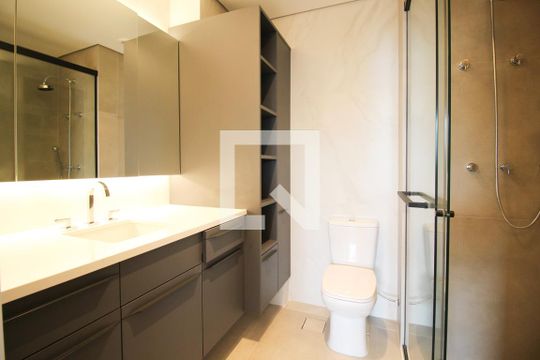 Banheiro de kitnet/studio para alugar com 1 quarto, 58m² em Itaim Bibi, São Paulo