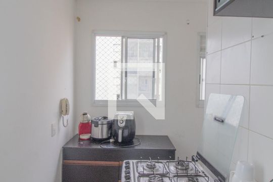 Cozinha de apartamento para alugar com 2 quartos, 47m² em Parque São Lourenço, São Paulo