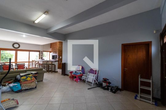 Garagem de casa à venda com 4 quartos, 382m² em Campo Novo, Porto Alegre