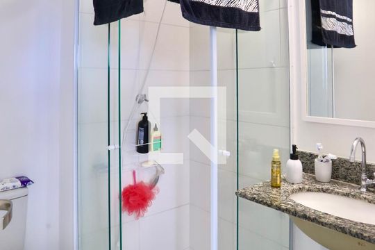 Banheiro de apartamento para alugar com 2 quartos, 37m² em Quarta Parada, São Paulo