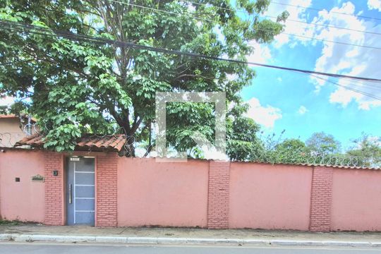 Fachada de casa à venda com 3 quartos, 1500m² em Várzea, Lagoa Santa