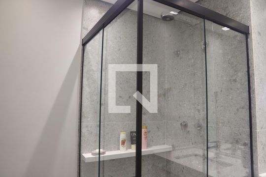 Banheiro de kitnet/studio para alugar com 0 quarto, 23m² em Vila Mariana, São Paulo