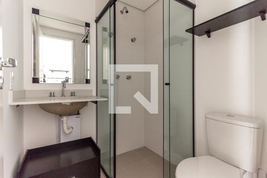 Banheiro de kitnet/studio para alugar com 1 quarto, 22m² em Vila Buarque, São Paulo