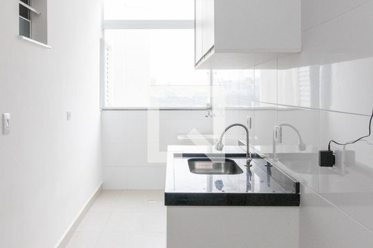 Cozinha de apartamento para alugar com 1 quarto, 41m² em Vila Sao Geraldo, São Paulo