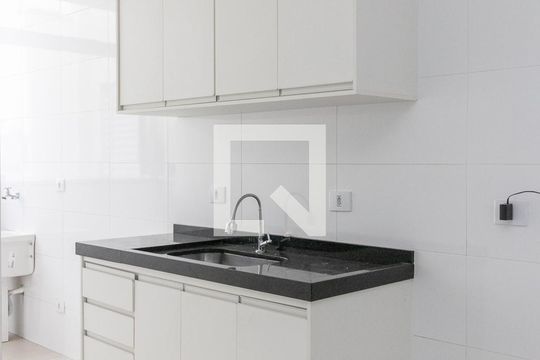 Cozinha de apartamento para alugar com 1 quarto, 41m² em Vila Sao Geraldo, São Paulo