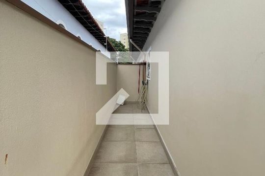corredor de casa à venda com 4 quartos, 122m² em Jardim Santos Dumont, São Paulo