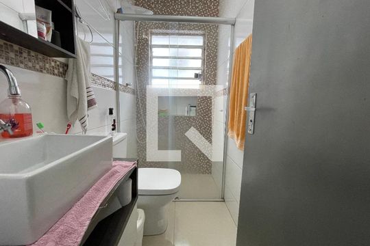 Banheiro Social de casa à venda com 4 quartos, 122m² em Jardim Santos Dumont, São Paulo