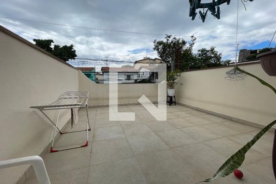 Varanda de casa à venda com 4 quartos, 122m² em Jardim Santos Dumont, São Paulo