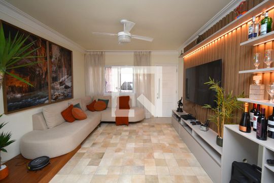 Sala de casa para alugar com 3 quartos, 131m² em Vila Isa, São Paulo