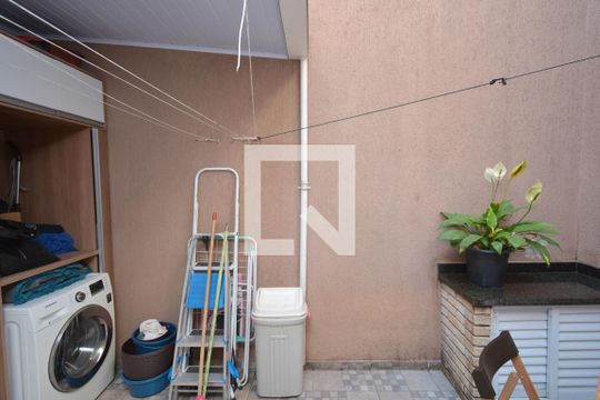Área de Serviço de casa para alugar com 3 quartos, 131m² em Vila Isa, São Paulo