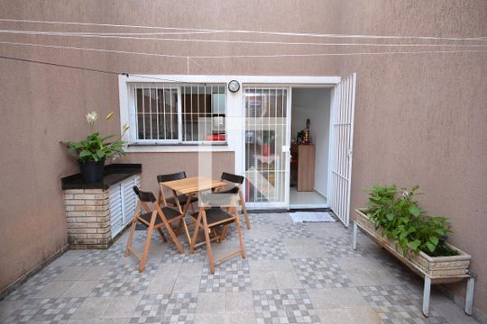 Quintal de casa para alugar com 3 quartos, 131m² em Vila Isa, São Paulo