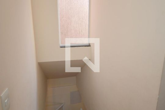 Escada de casa para alugar com 3 quartos, 131m² em Vila Isa, São Paulo