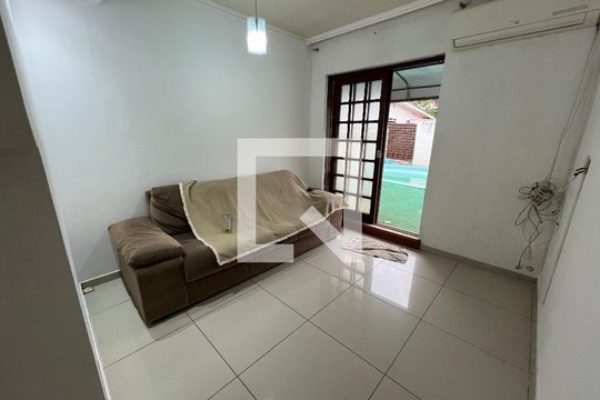 Sala de casa à venda com 2 quartos, 100m² em Scharlau, São Leopoldo