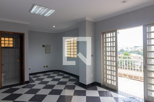Casa para alugar com 3 quartos, 344m² em Vila Brasil, São Paulo