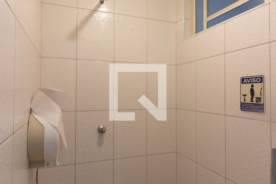 Banheiro de Serviço de casa para alugar com 3 quartos, 344m² em Vila Brasil, São Paulo