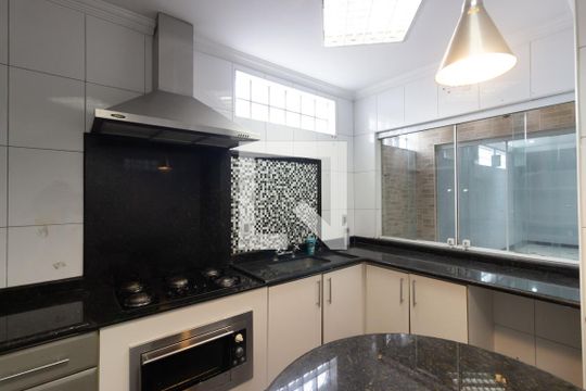 Cozinha de casa para alugar com 3 quartos, 344m² em Vila Brasil, São Paulo